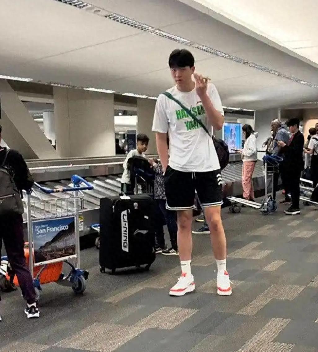 杨瀚森闯荡NBA节外生枝，开拓者出售易主，老板被曝曾歧视黄种人