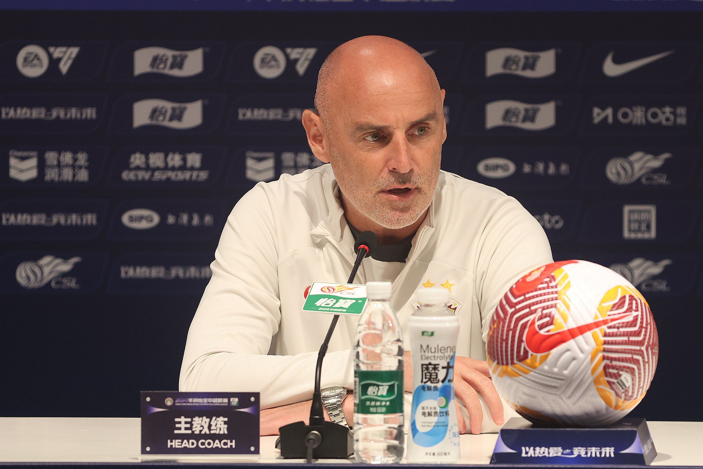 开云官方直播-穆斯卡特：现在不是去考虑中超冲冠的事情，关注点是明天的比赛