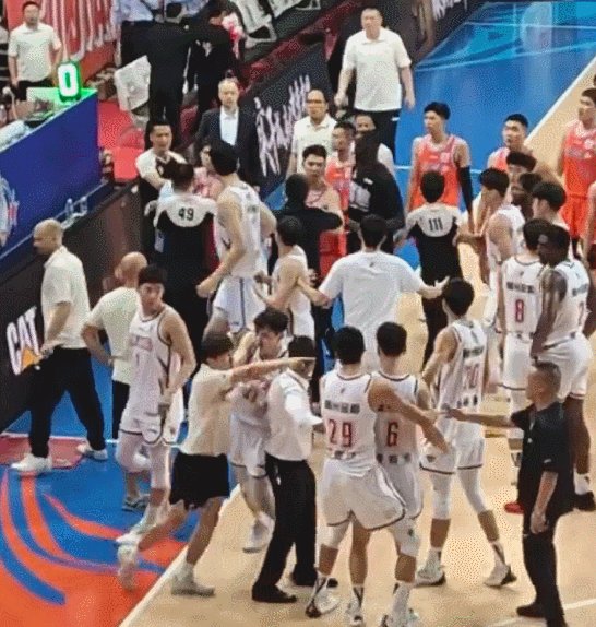 开云平台-CBA针对福建浙江冲突开罚单：程帅澎、吴前被罚5万