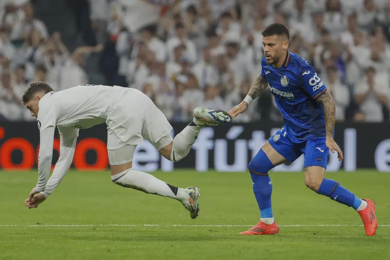 开云官方直播-西甲前瞻|皇马1-2赫塔菲：残阵出击，恐遭滑铁卢